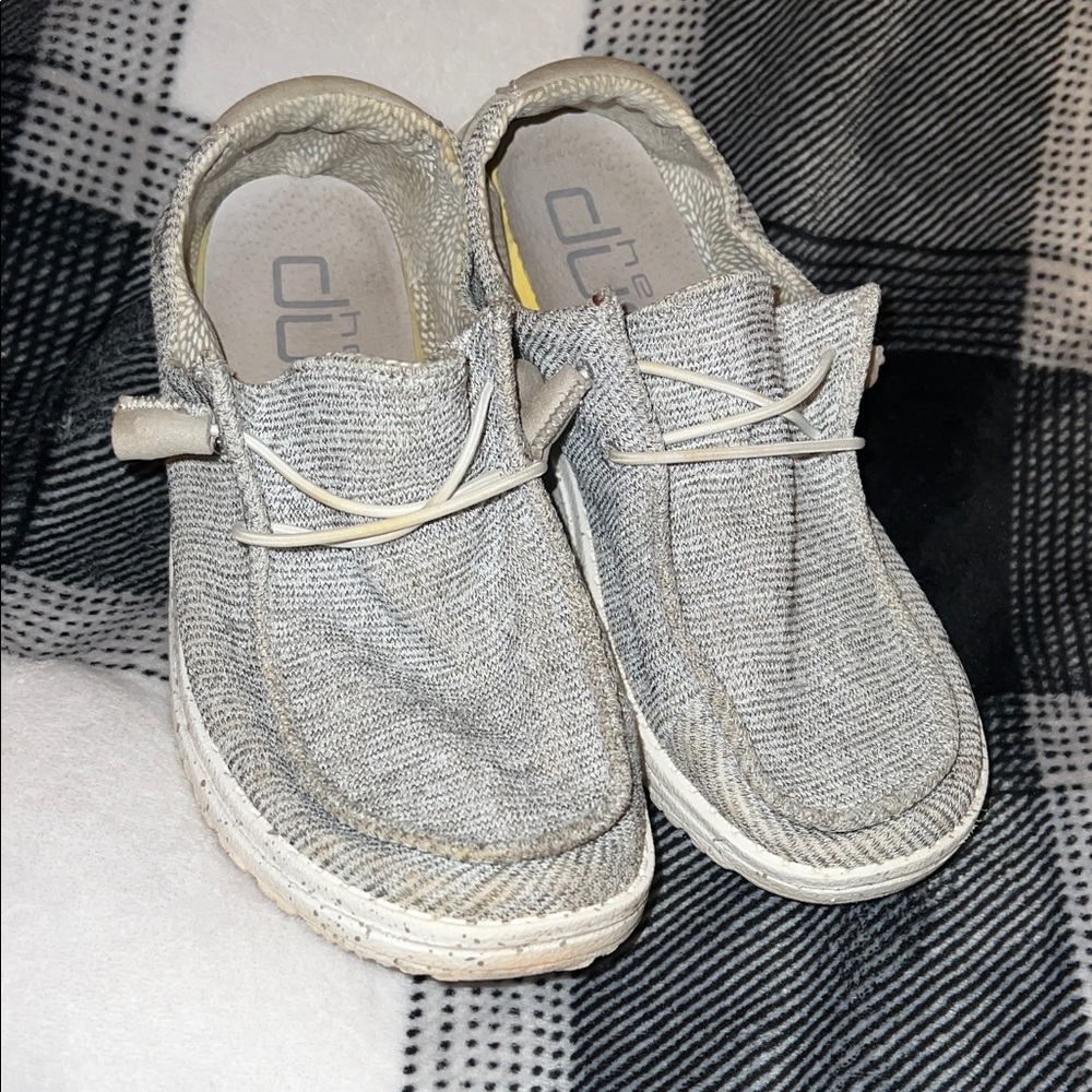 Hey Dude Women's Wendy style, though HEYDUDE's designs Size 6